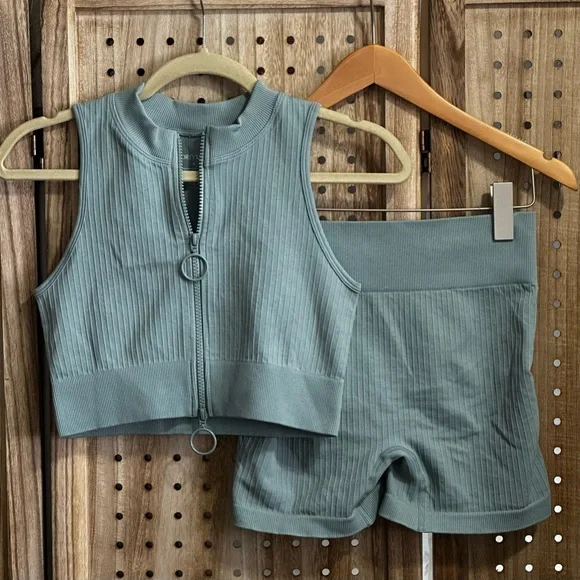 NWOT CIDER Ribbed Zip-Up Crop Top & Shorts SOLID ACTIVE SEAMLESS MATCHING SETS - Picture 3 of 5